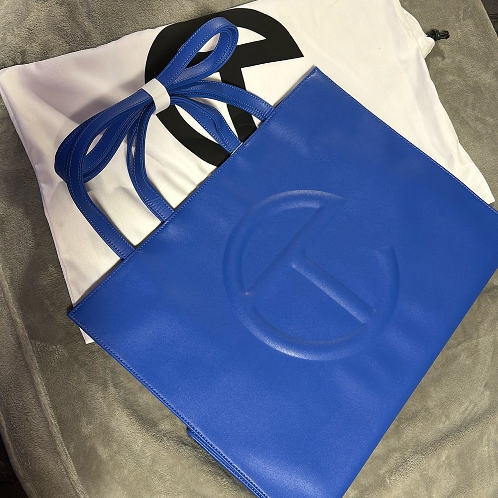 Large Telfar Bag in the color Painter’s Tape